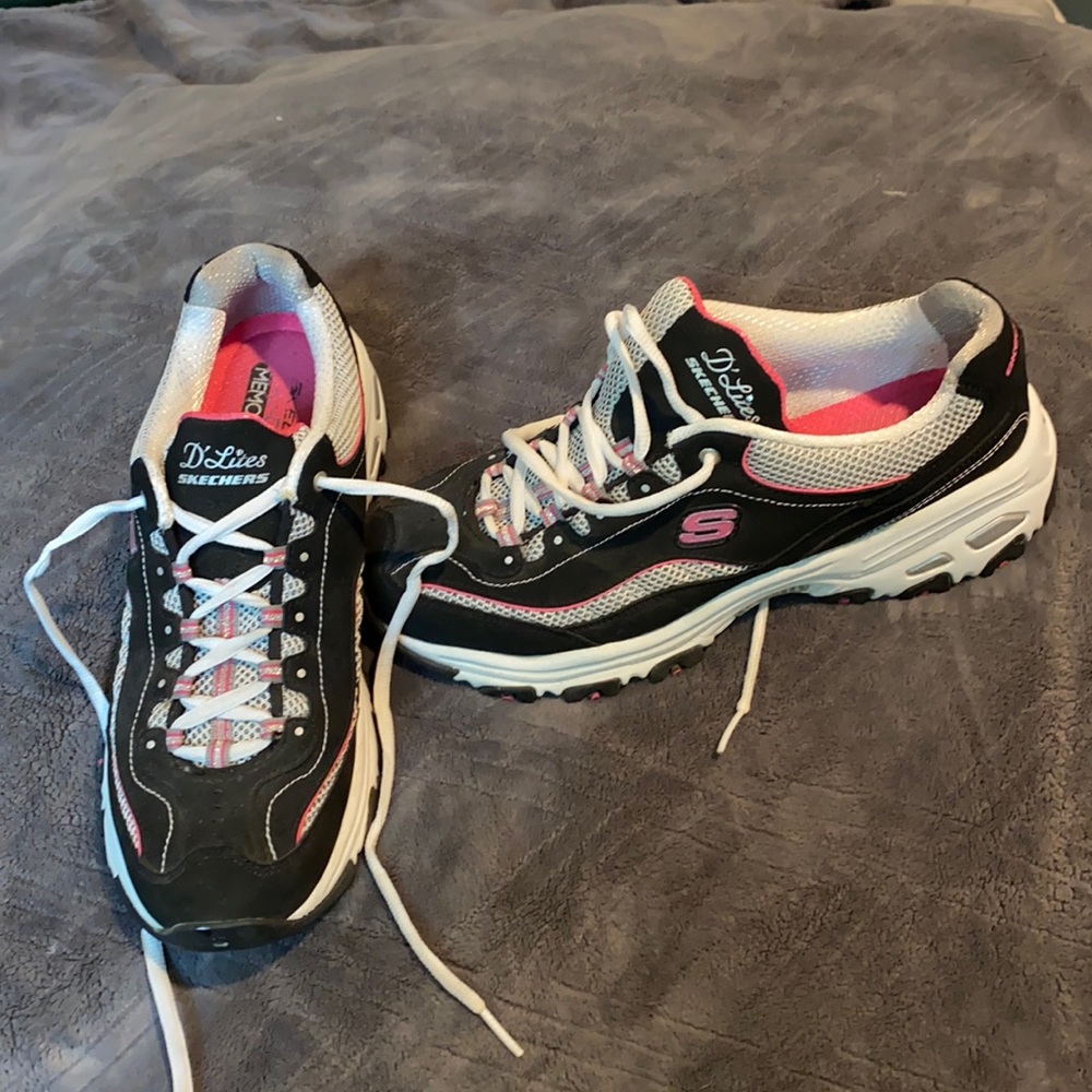 Women’s tennis shoes
